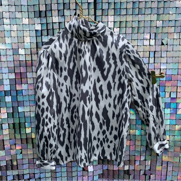 Vintage 80’s shoulder padded drape neck long sleeve blouse. - Picture 7 of 11